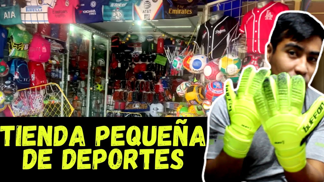 COMPRANDO GUANTES DE PORTERO EN TIENDA PEQUEÑA DE DEPORTES