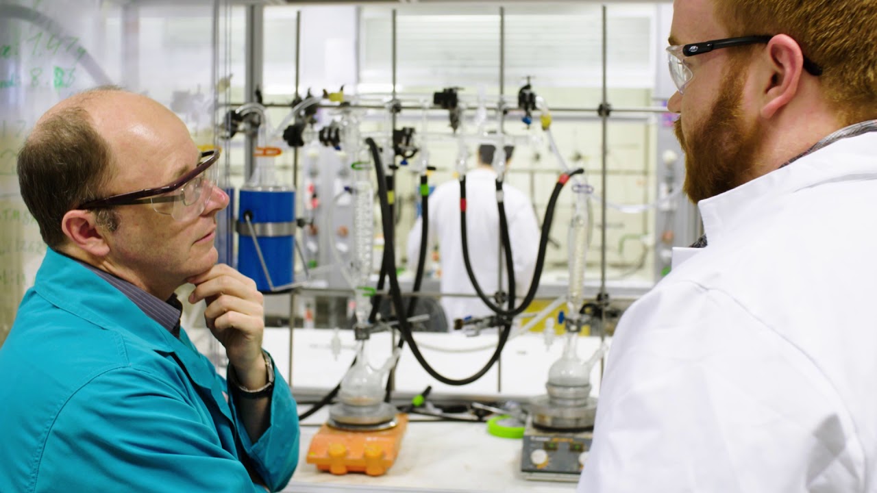 Professor Paul Low – Bringing molecular electronics to the surface