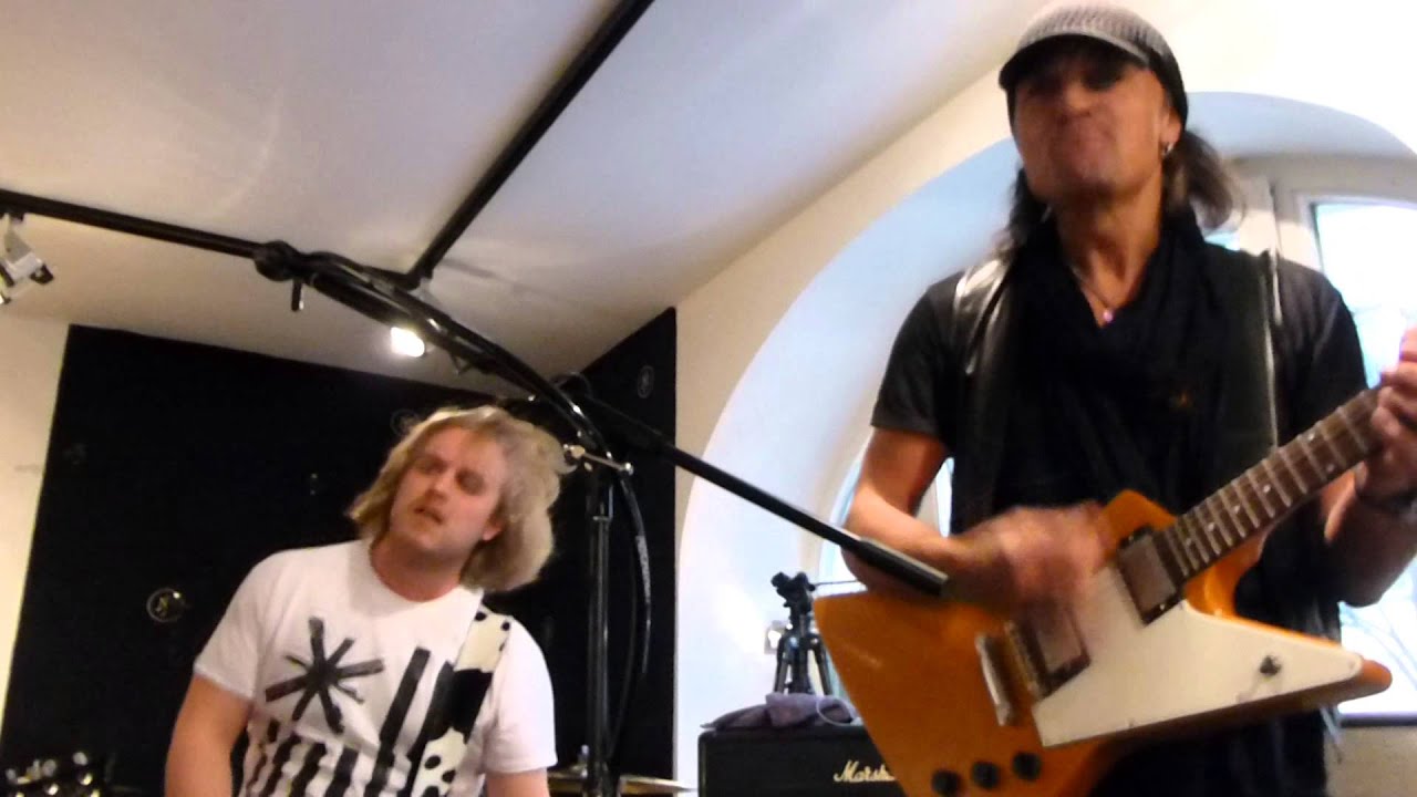 *Blizzard + Matthias Jabs (Scorpions) - Tease Me, Please Me* (01.03.2014, MJ Guitars, D-Munich)