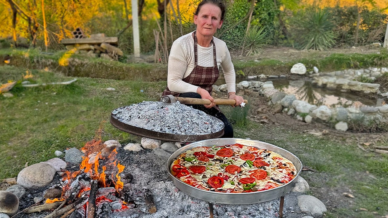 Traditional Albanian Pizza vs Modern Pizza – Which Tastes Better?! 🍕⚔️🔥