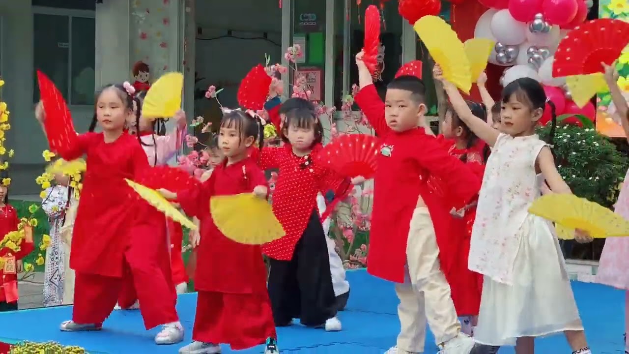 Múa chào xuân - lớp lá 4