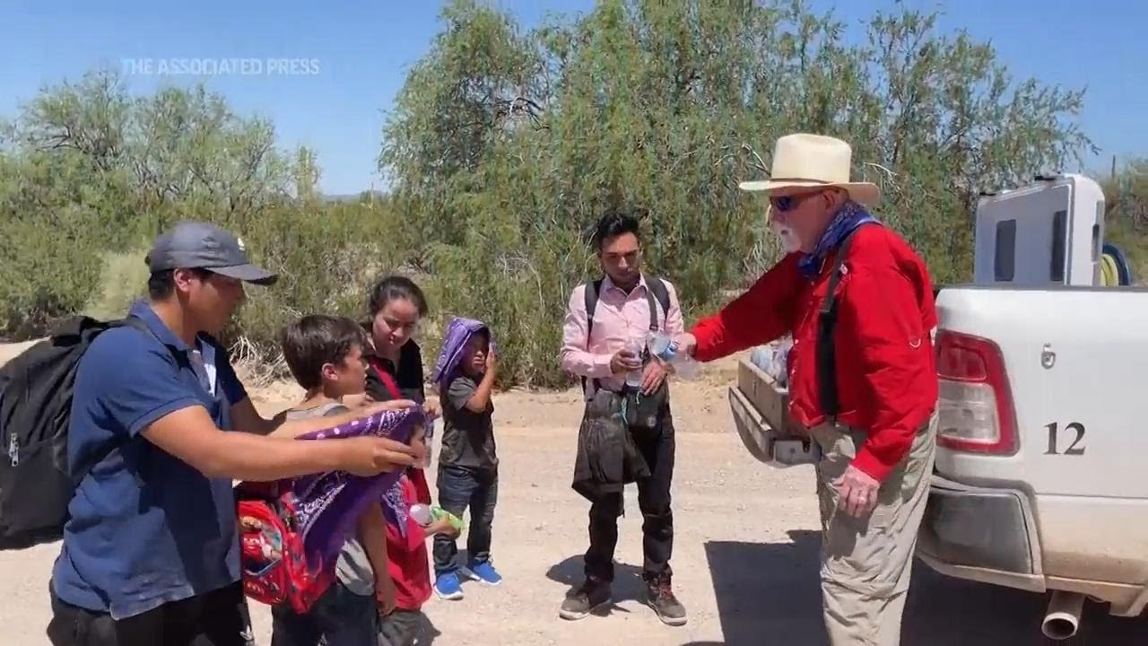 Asylum-seeking migrants face Arizona desert heat