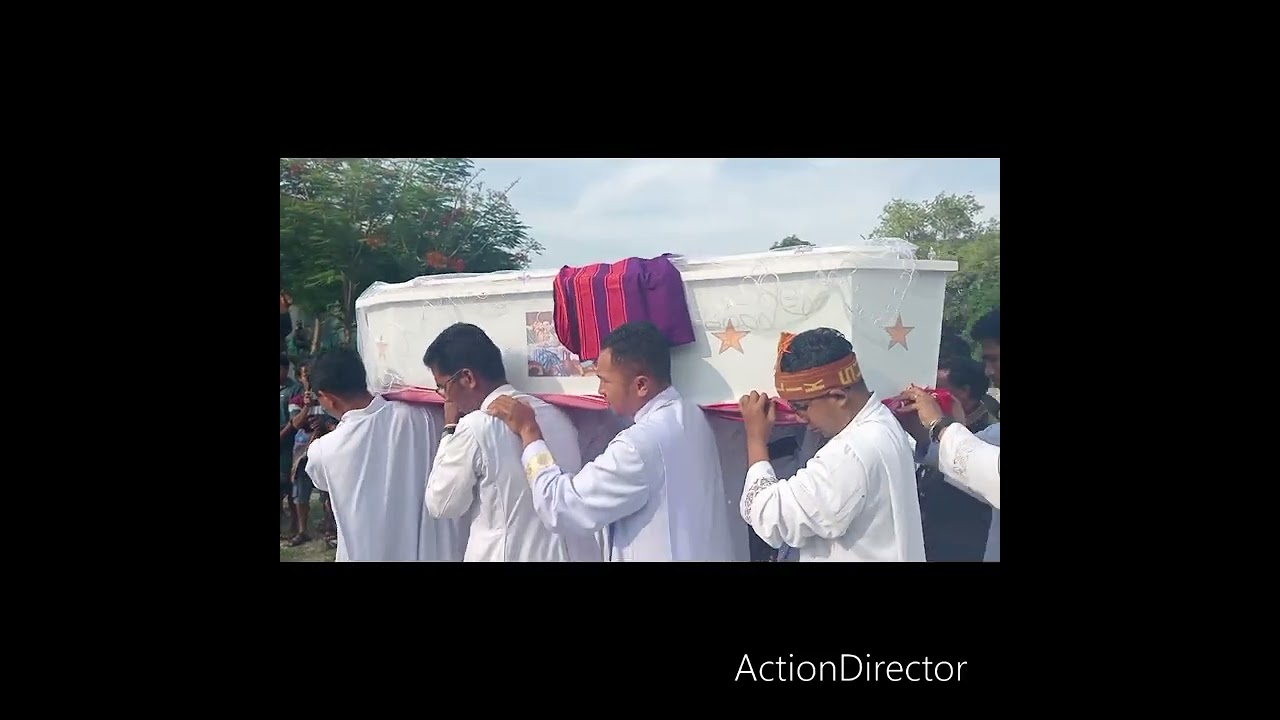 Acara penjemputan jenazah Rm Amos Bili Lede, Pr.Pastor Paroki st. Yosep waimarama di Wisma Unio