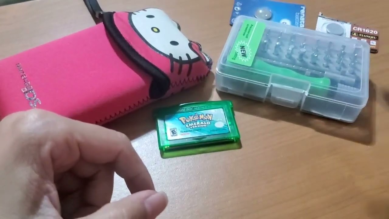 Cambio de batería a pokémon emerald y saludo!