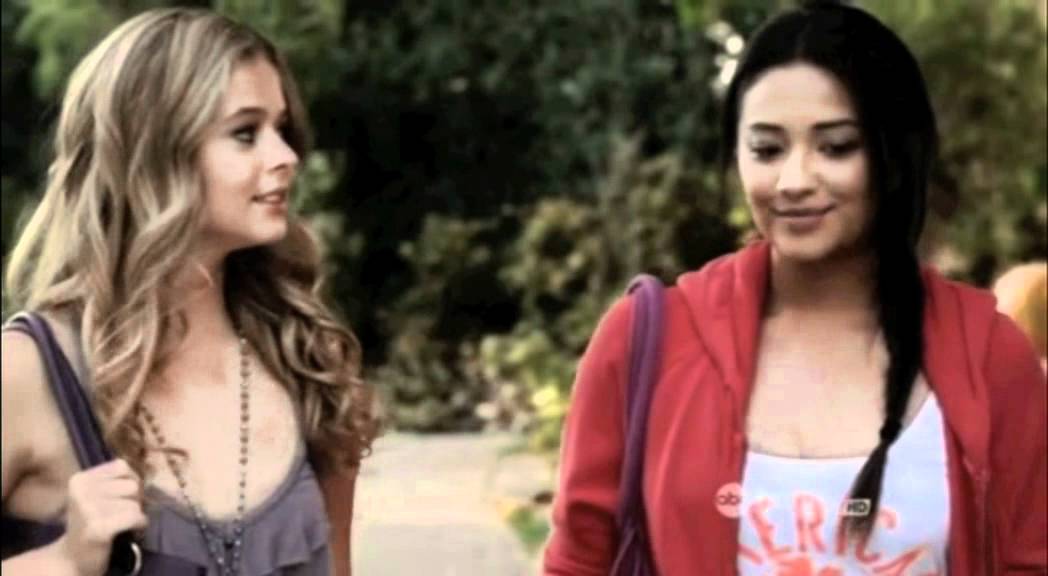 Emily Scenes - Pretty Little Liars - 2x13 - The First Secret