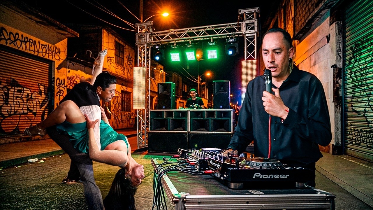 💥 &ldquo;Impactante y Retro: As&iacute; Brilla SONIDO ECKOS con Su Estilo &Uacute;nico en el COMOS 2000&rdquo;