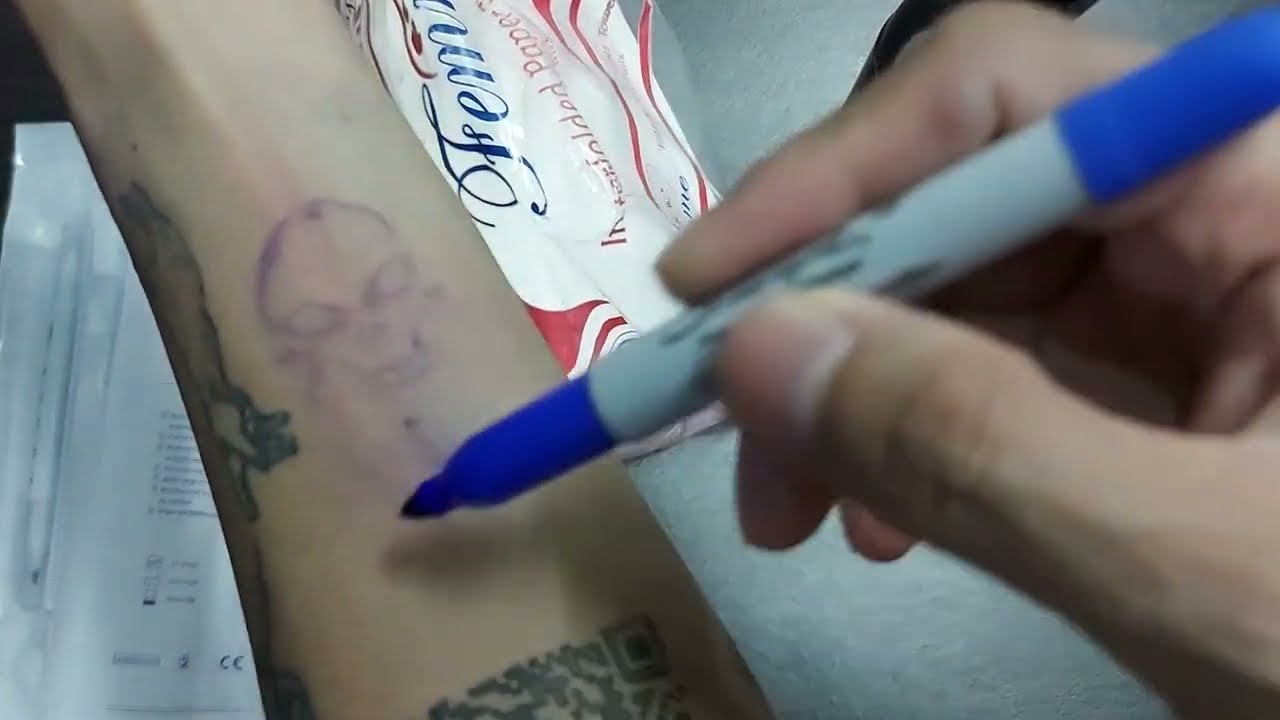 Хирургическая ручка против маркера Sharpie для татуировки от руки. Тестирование, какой маркер дол...