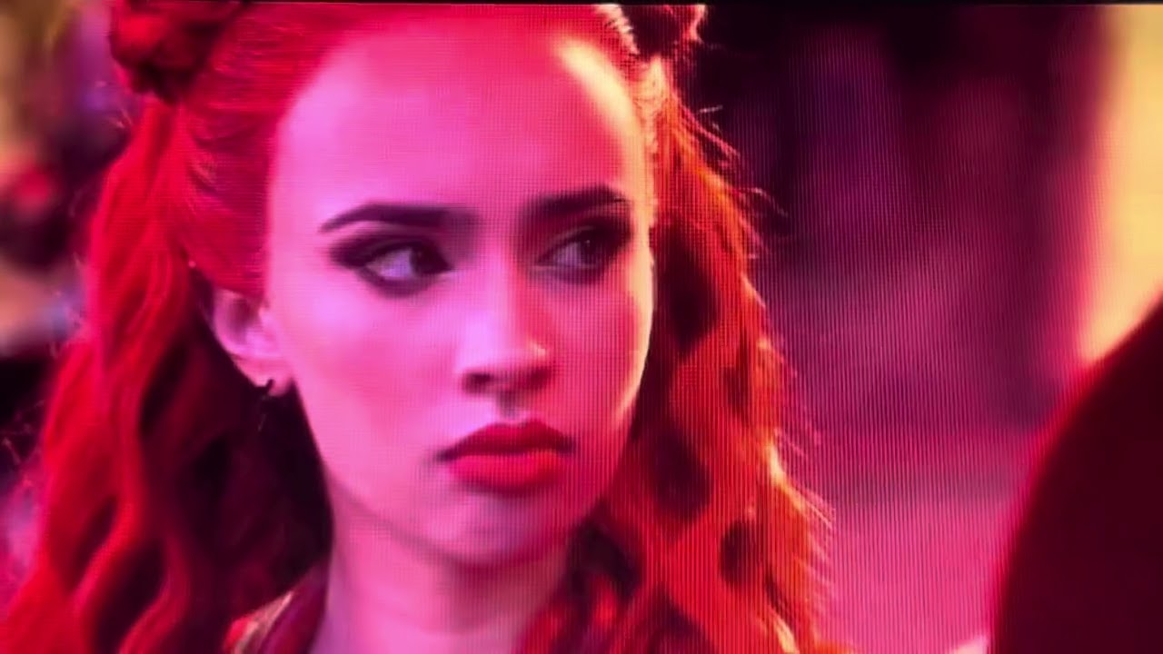 Descendants 4 rise of red queen of hearts takes away Cinderella away as revenge scene