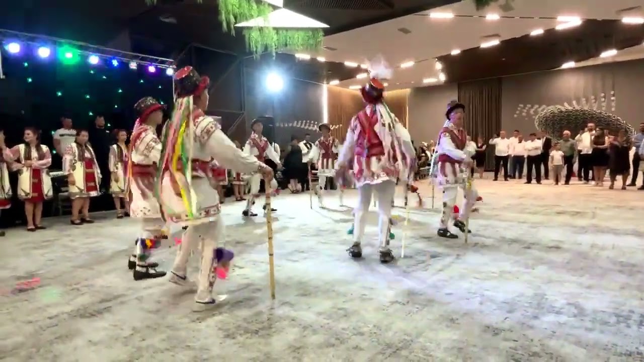 Calusarii la nunta in Oltenia  🇷🇴  Traditiile romanesti se pastreaza #romania #traditional #wedding