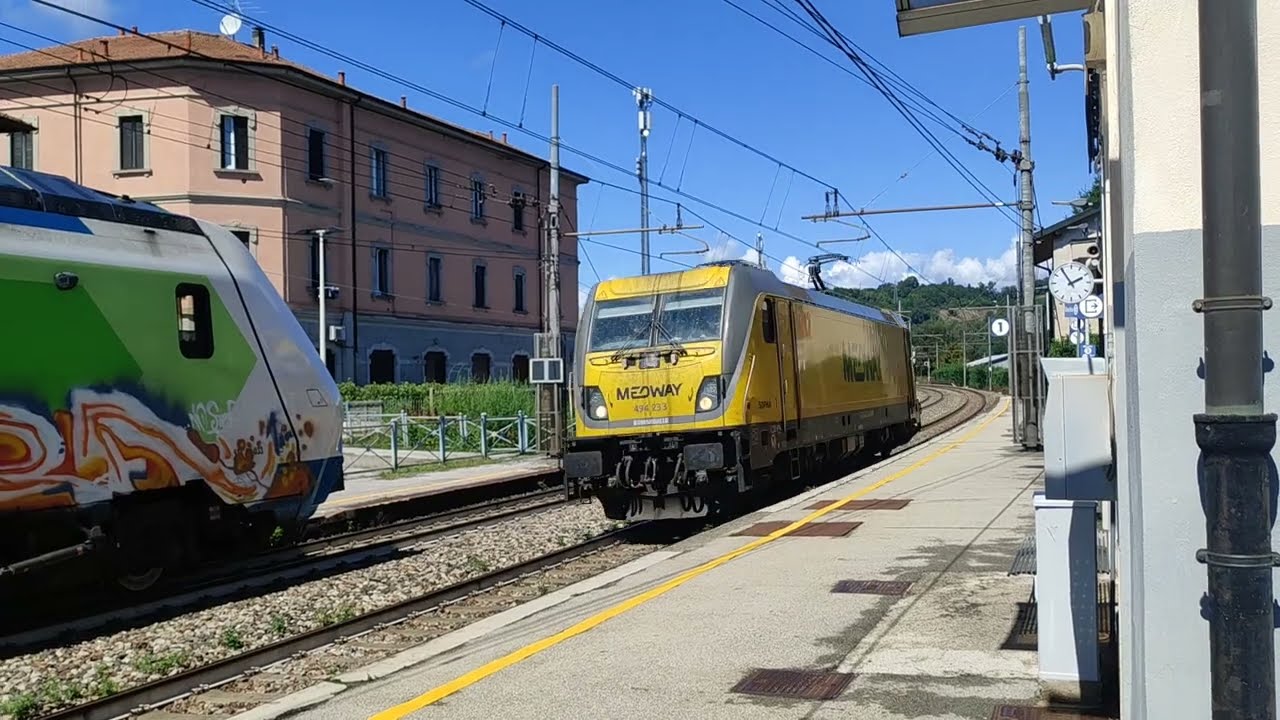 Un Lis Medway e alcuni merci alla stazione di Cantù Cermenate 