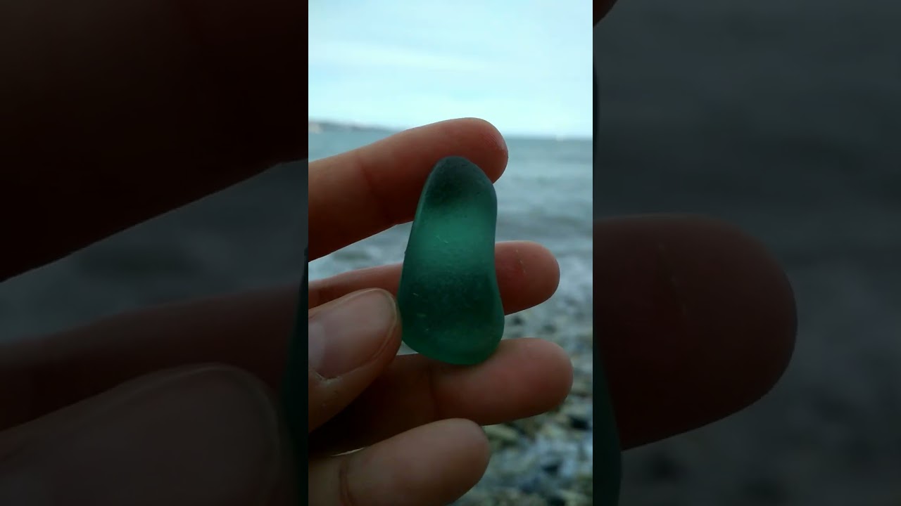 What a teal! 💙💚  #seaglass #shorts #beachcombing #seashore #beachfinds #seafinds #beachvibes