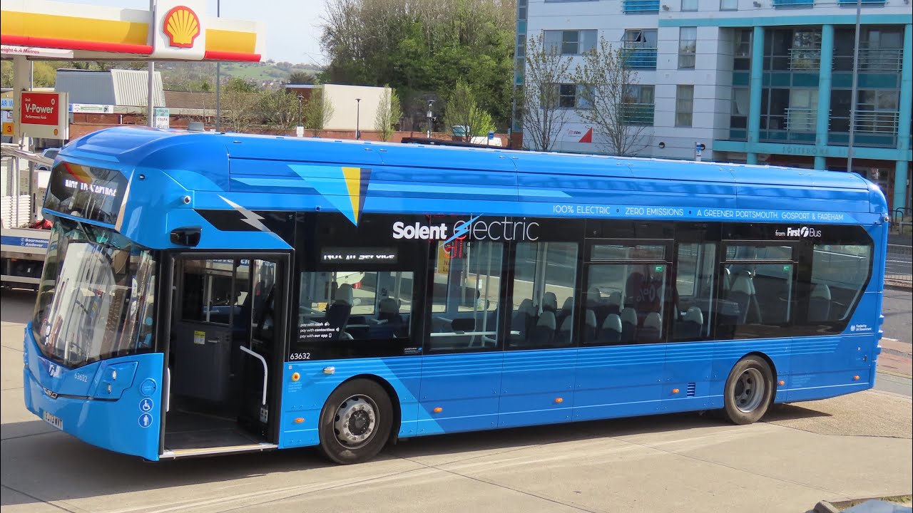 First Solent GB kite 63632(BJ73WVT) on route 3 to fareham bus station