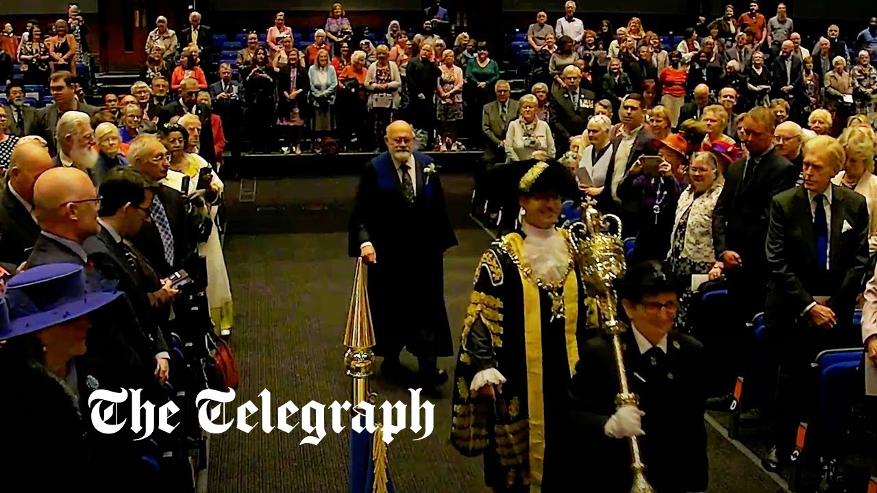 Portsmouth mayor uses Metallica entrance music at appointment ceremony