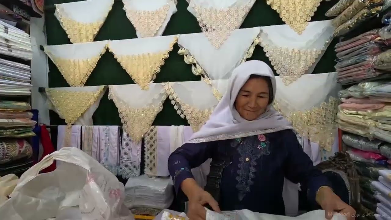 رفته بودم خریداری لباس های افغانستانی در زینبیه اصفهان