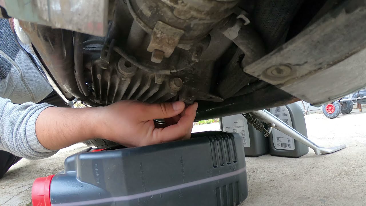Suzuki Boulevard M109r oil shaft change