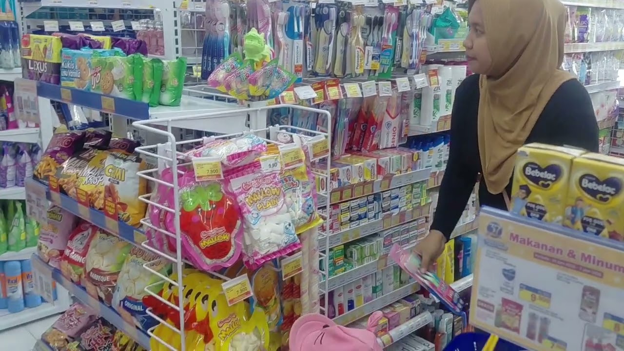 Anum dan mama belanja bulanan dulu guys