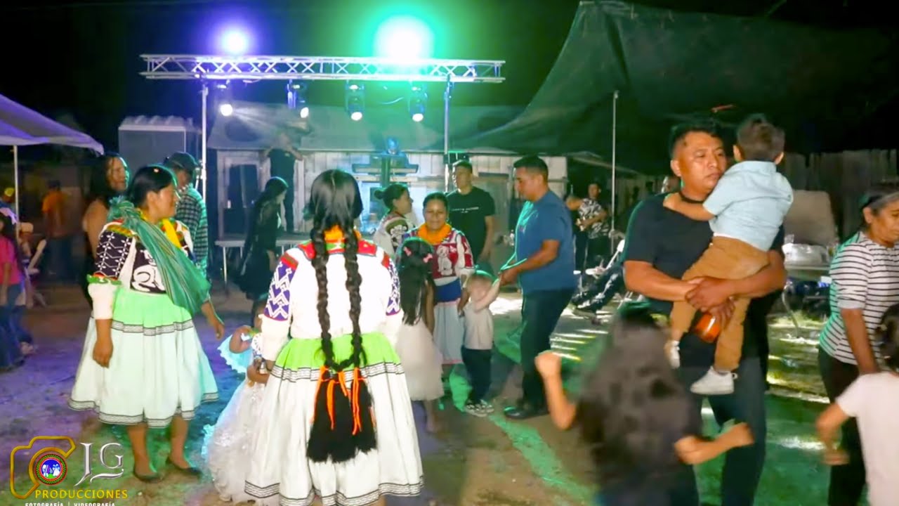 Sombra Musical De Tierra Mixteca-Chilena Mixteca_Producciones JG (en vivo)