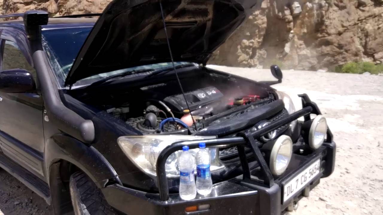 Toyota Fortuner overheated at Hamboting La climb near Batalik