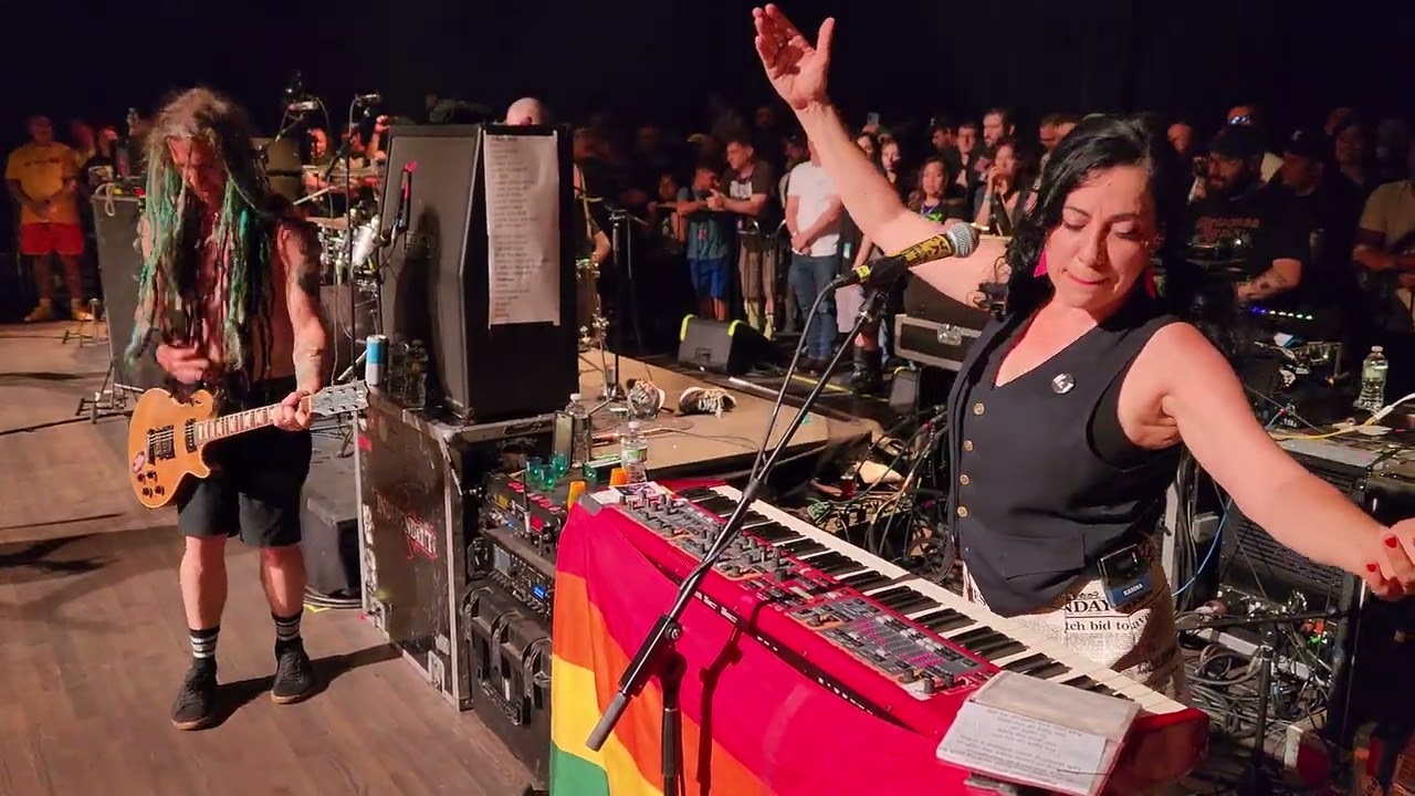 NOFX - Total Bummer - Live at Brooklyn Paramount New York City USA - 14/7/2024
