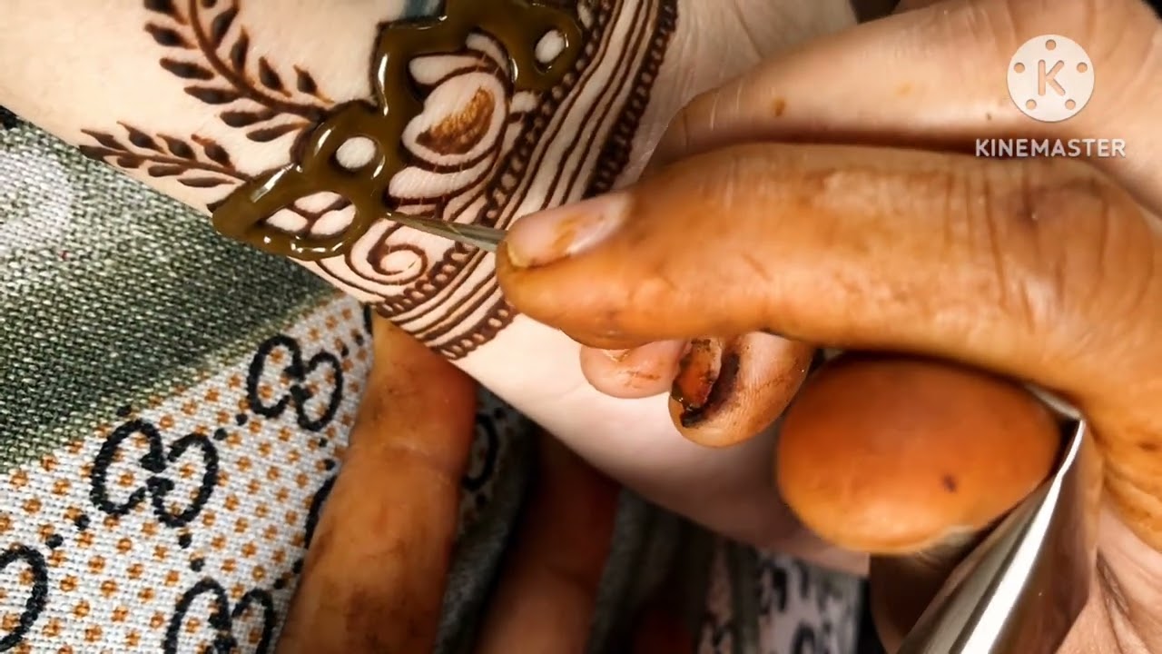 Maa lakshmiji and Ganeshji henna figure on palm #dhanteras