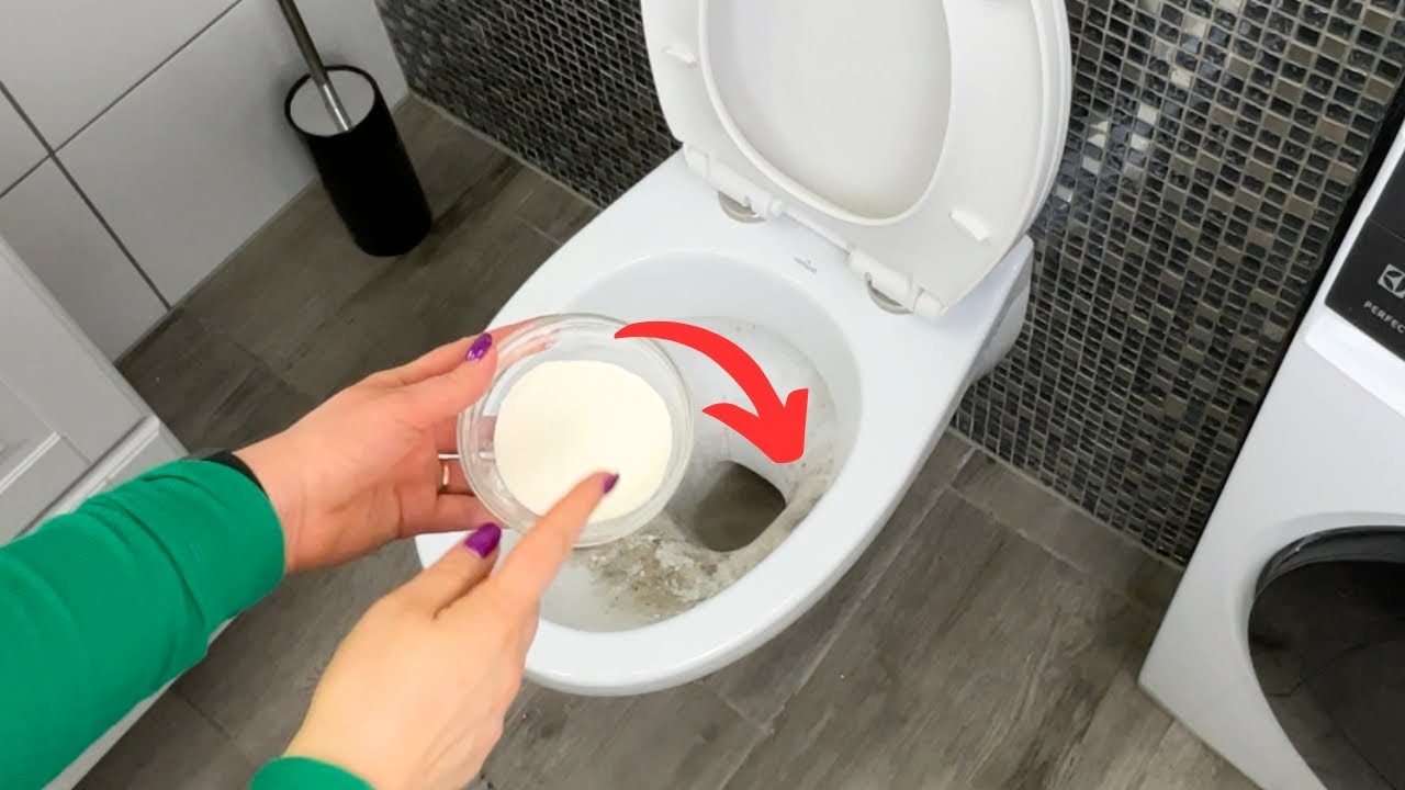 Wrzuć do toalety. Usunie uporczywy osad i kamień szybciej niż myślisz