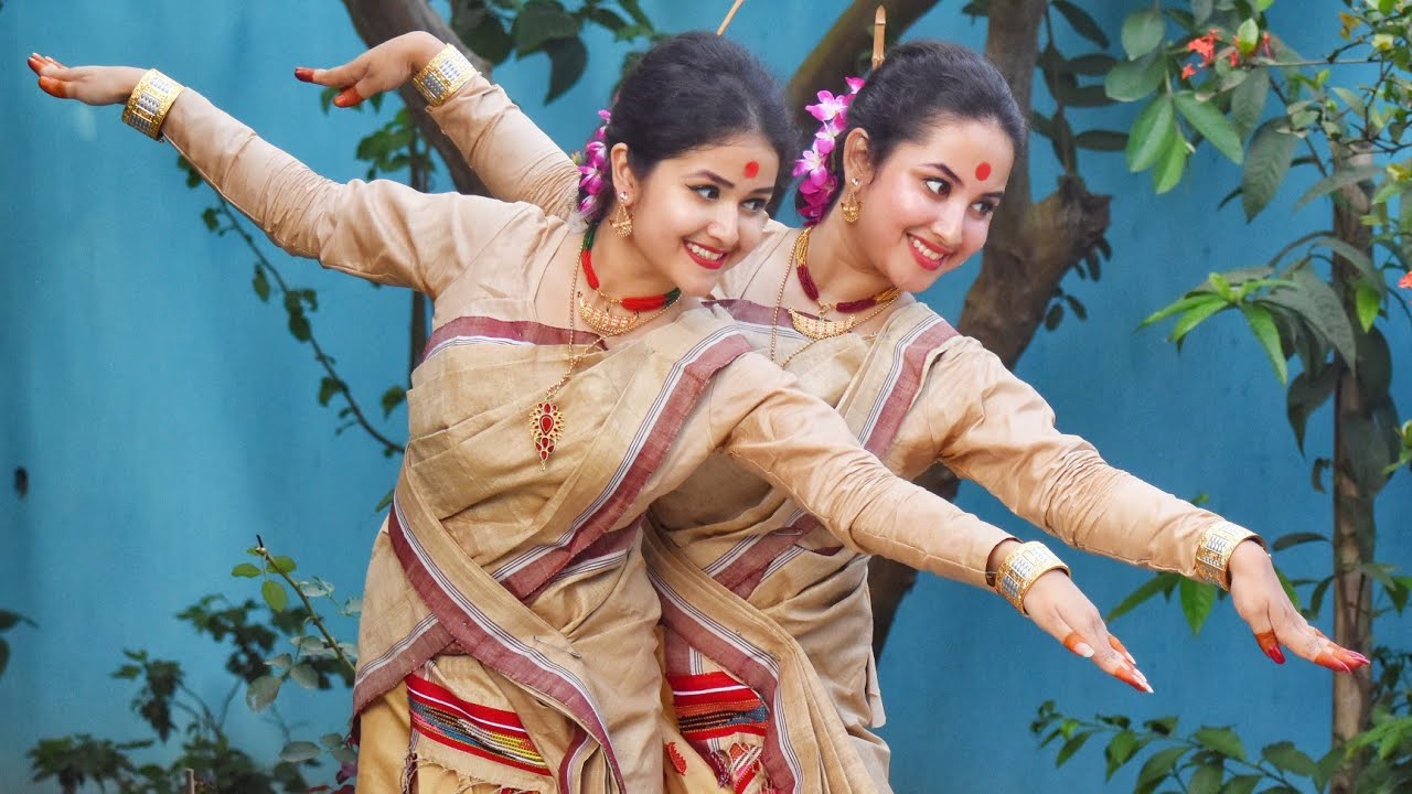 বিহু নাচ // চৰাইদেউ বিহু // Dance Cover By Himashree-Bhagyashree