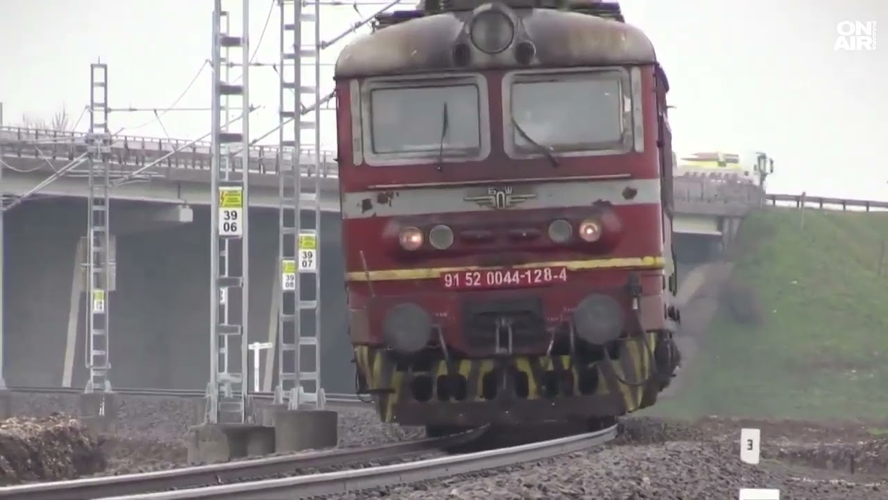 Влак от София до Бургас пътува над 11 часа заради вероятна грешка