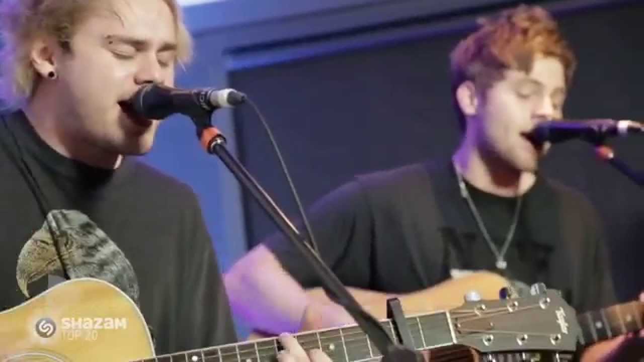5 Seconds Of Summer Perform Jet Black Heart | Ash London Live