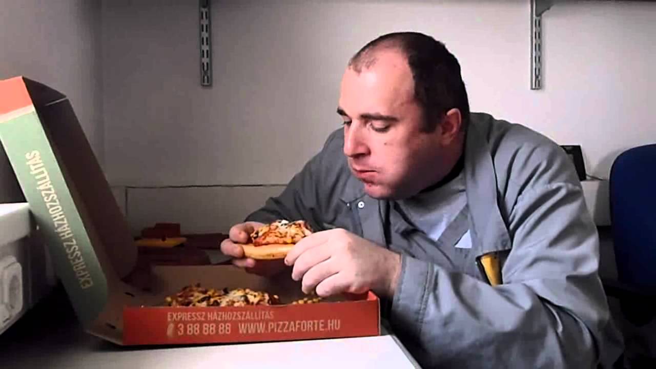 Közkívánatra: Pizzaevés - 32 cm 6 perc alatt...