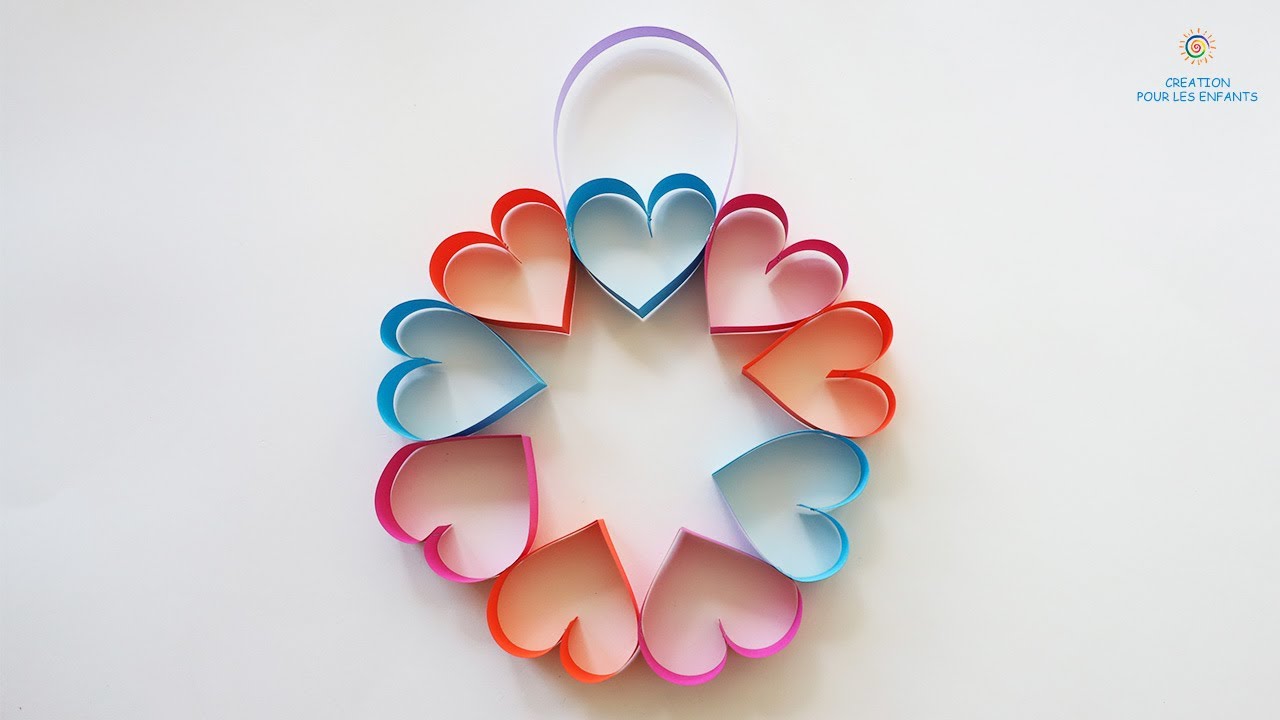 Comment faire une COURONNE de CŒURS. Couronne de cœur en papier. Bricolage pour la Saint Valentin.