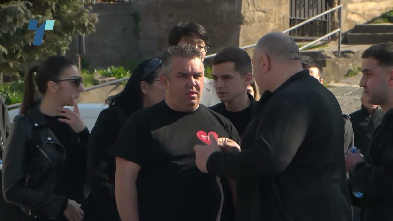 63 бели столици во чест на загинатите во Пулс