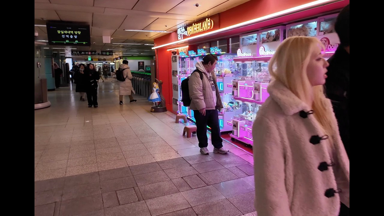Walking around Lotte World Mall & Jamsil Subway Station | Seoul Walking Tour [4K]