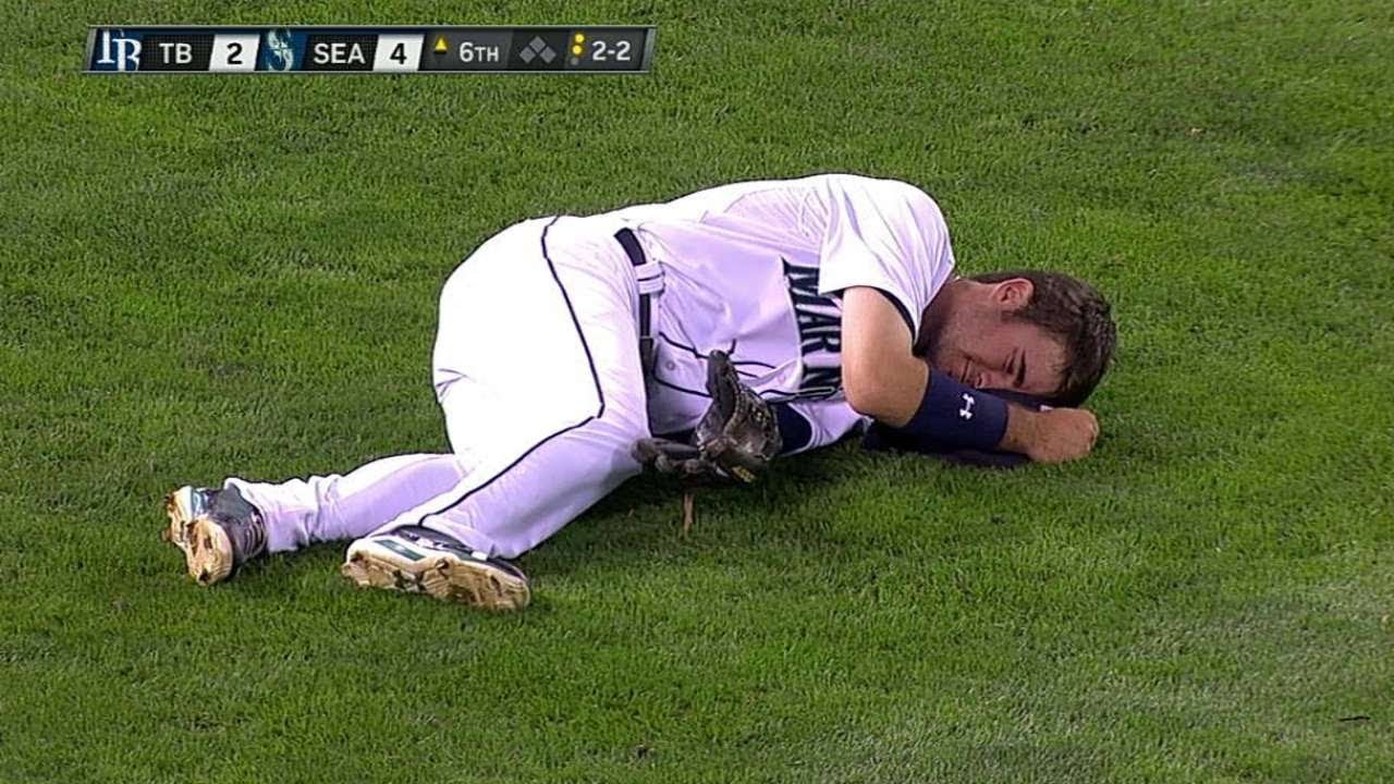 TB@SEA: Franklin shaken up after collision with Smoak