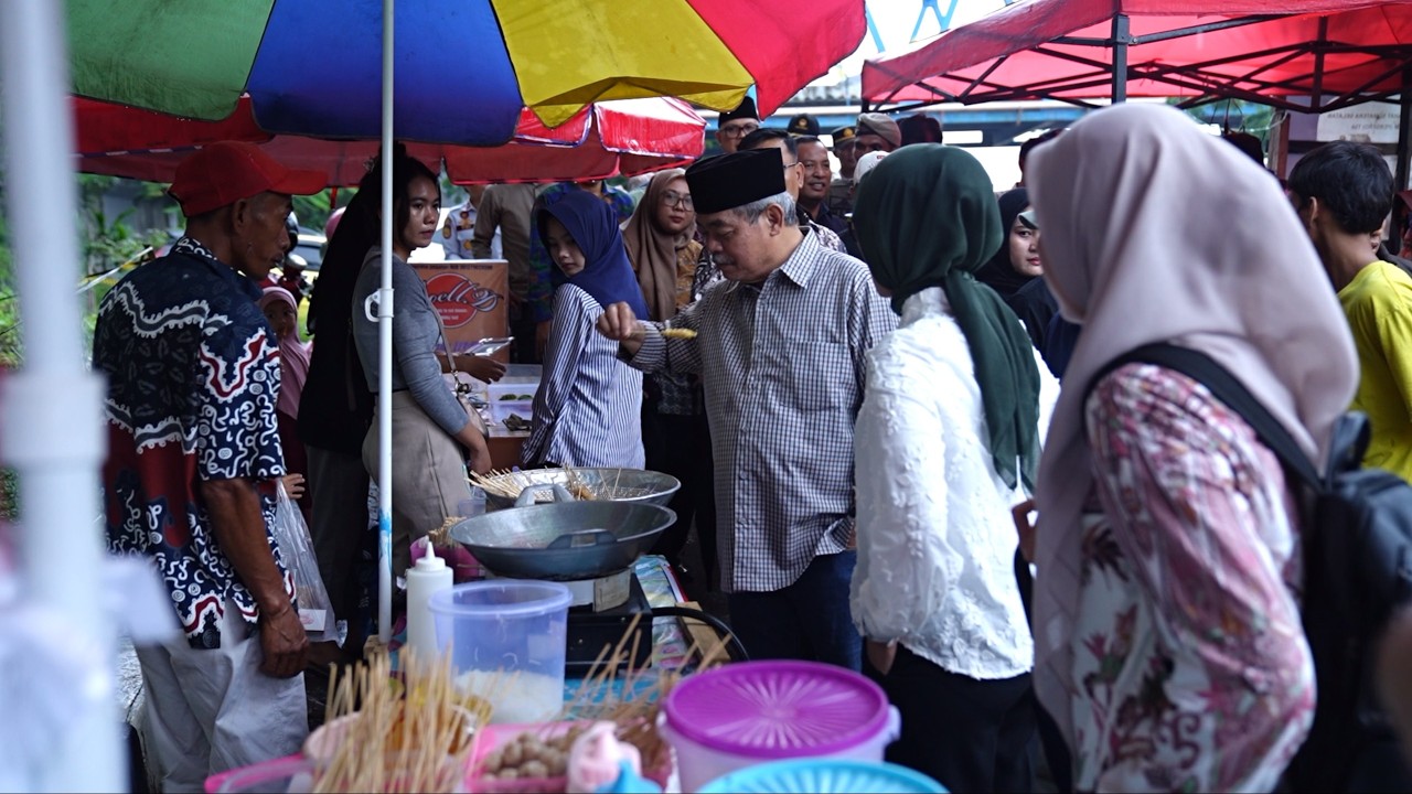Bupati Dan Wakil Bupati Lahat Kunjungi Pasar Ramadhan 1447 H Di Tepian Ayek Lematang !