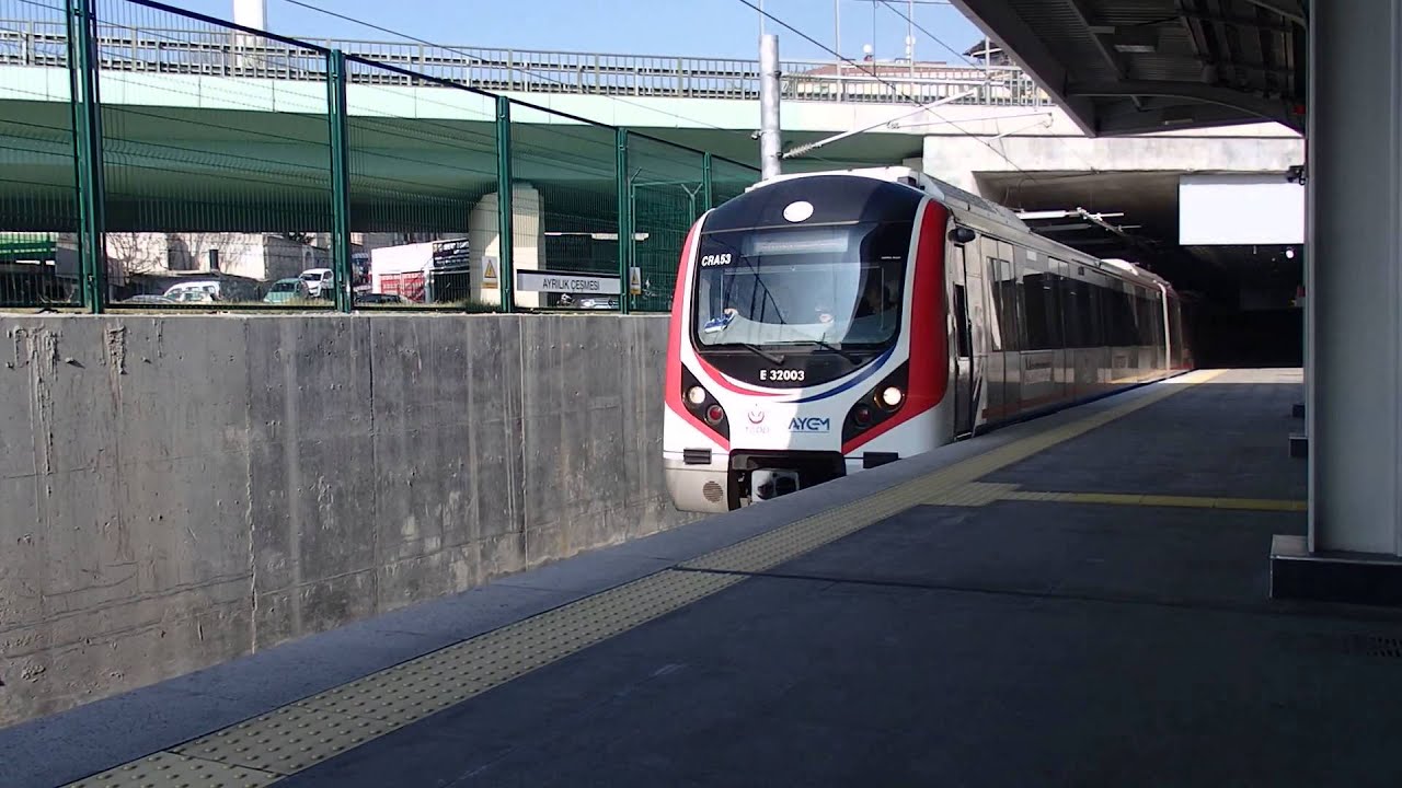 トルコ国鉄マルマライ アイルルックチェシュメ駅到着 Marmaray Ayrılıkçeşmesi Station