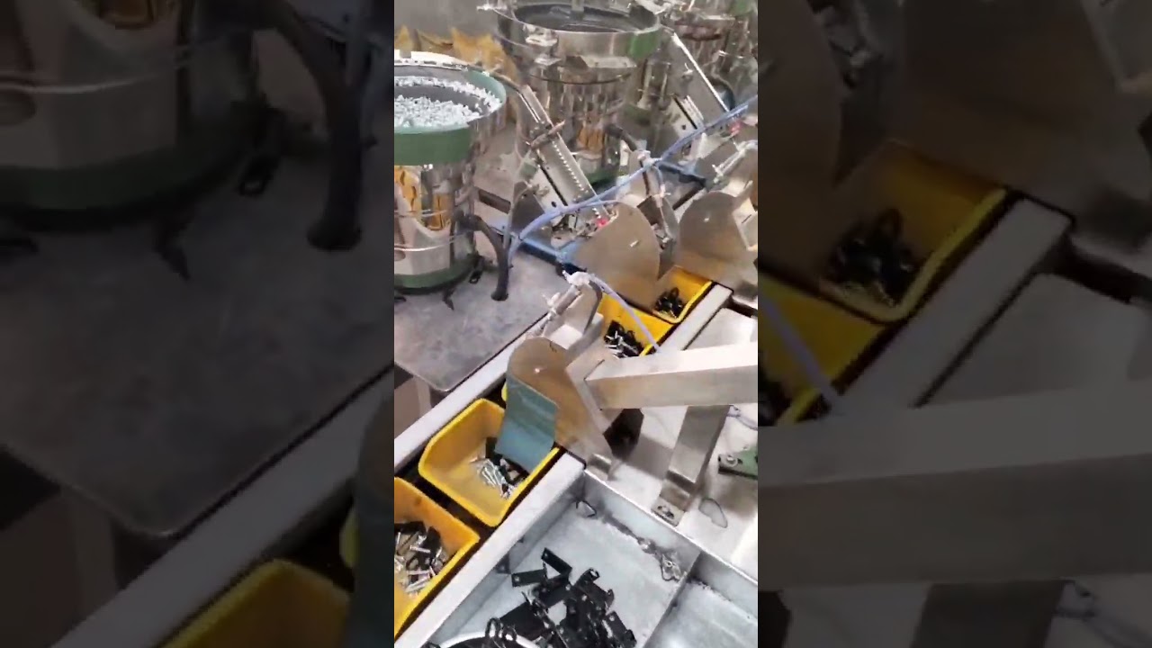 Vibrating disc automatic feeding mixing hardware packaging machine