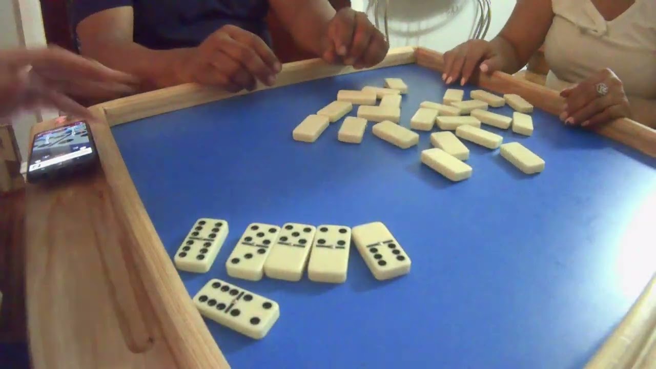 Playing dominican dominoes 4 | Video Oficial | Dir El Capriko how to play