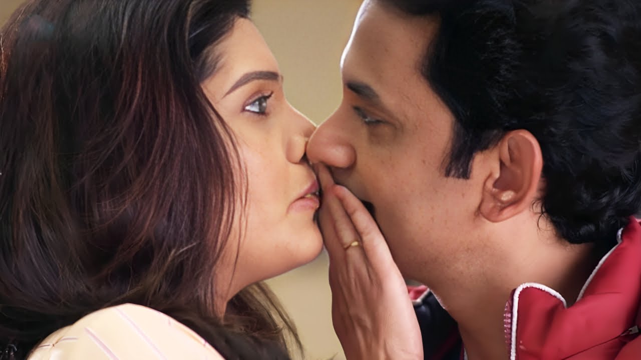 तू जवळ आलीस कि तुझ्या वासानेच मी वेडा होतो | Romantic Scene 💓💓💓 Mukta,Umesh