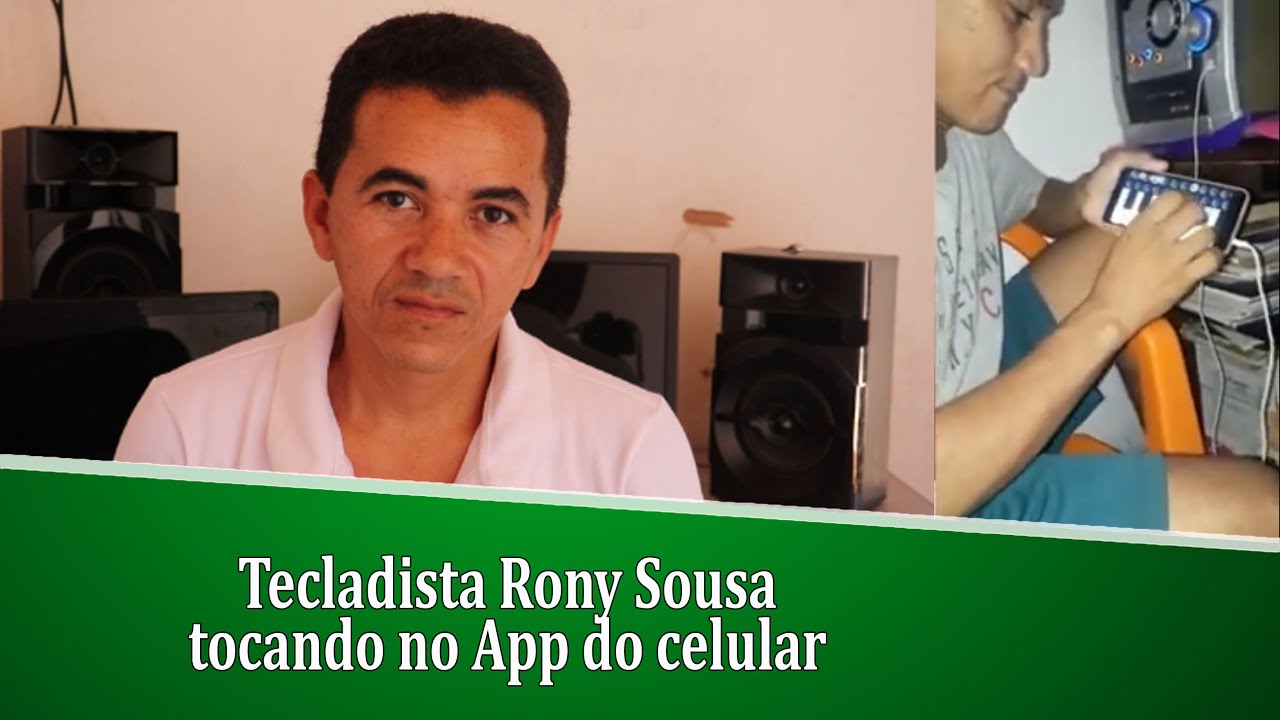 Tecladista Rony Sousa tocando no App do celular