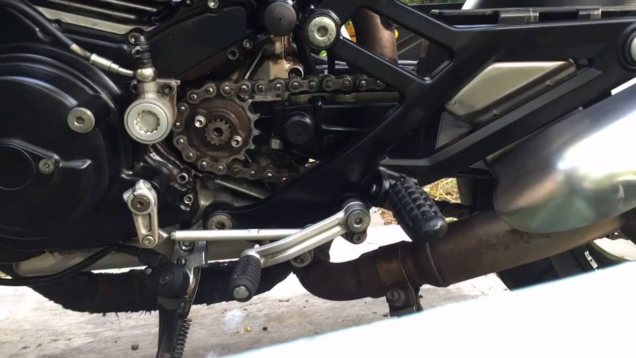 Mysterious oil leak Ducati 695