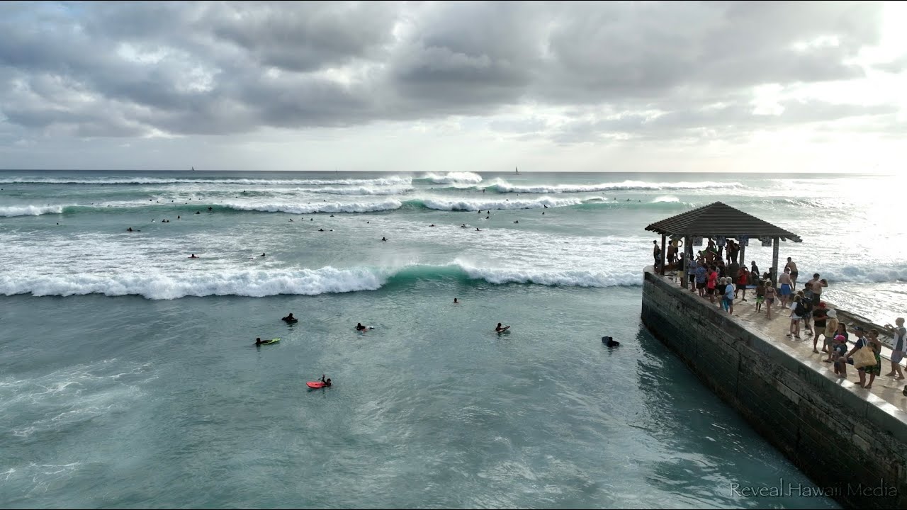 Code Red II Swell Hits Waikiki (July 16, 2022)  4K