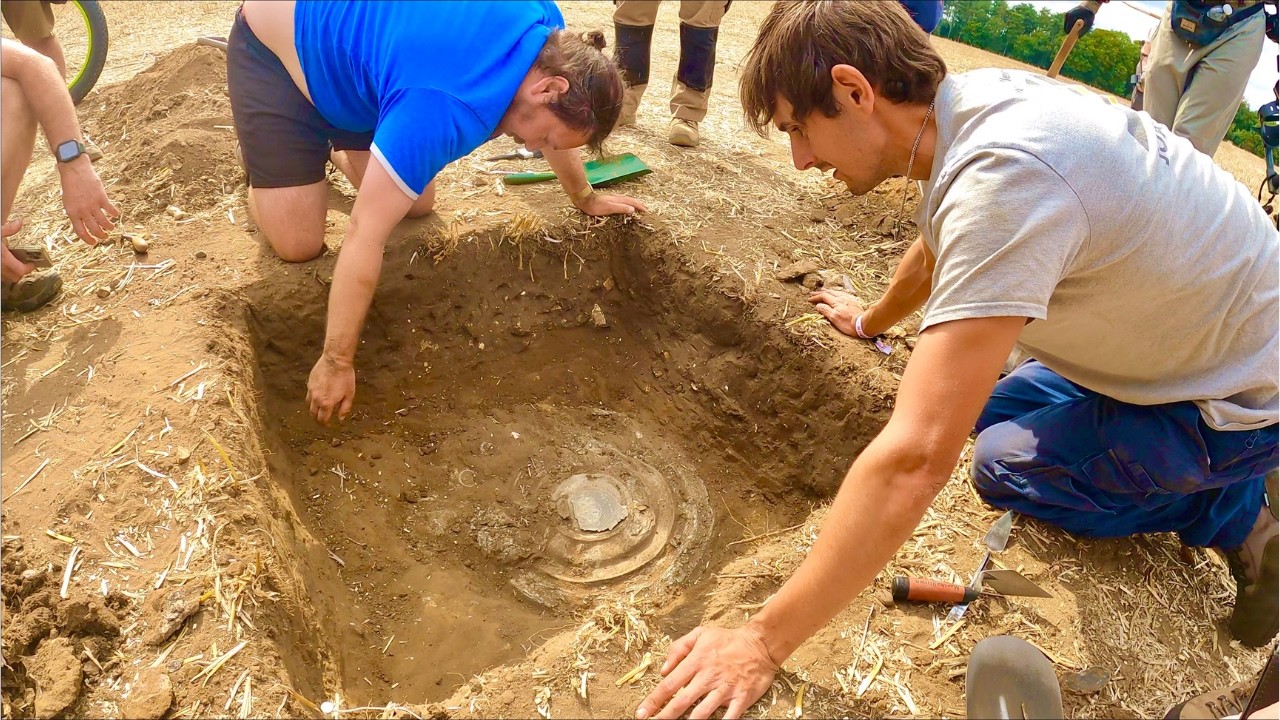 ¡Sensacional Tesoro Romano Enterrado Descubierto con Detector de Metales en Inglaterra!