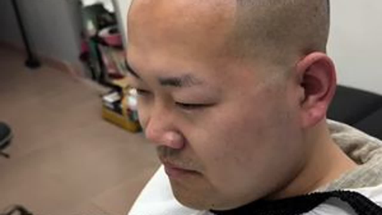 零基础贴边剃发详细教程 想要学好这一个剃发，我们首先要清晰化 步骤化 把思路理顺了，那我们这 整一个头发就轻轻松松剃好了 #零基础学剪发 #在家学剪发 #贴边剃发教程#剪发步骤 #美发技术分享