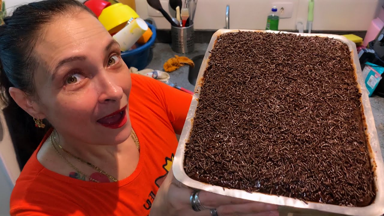 É POR ISSO QUE ME PEDEM A RECEITA! O BOLO DE CHOCOLATE MAIS MACIO, FOFINHO E CHOCOLATUDO QUE EXISTE!