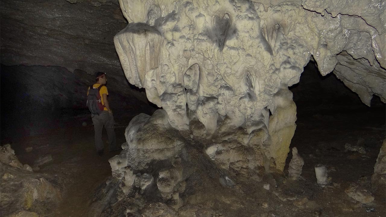 Traseu in Pestera Ponicova, Muntele Ciucaru Mare Galeria Ponicovei – Sala Mica – Galeria Concretiuni