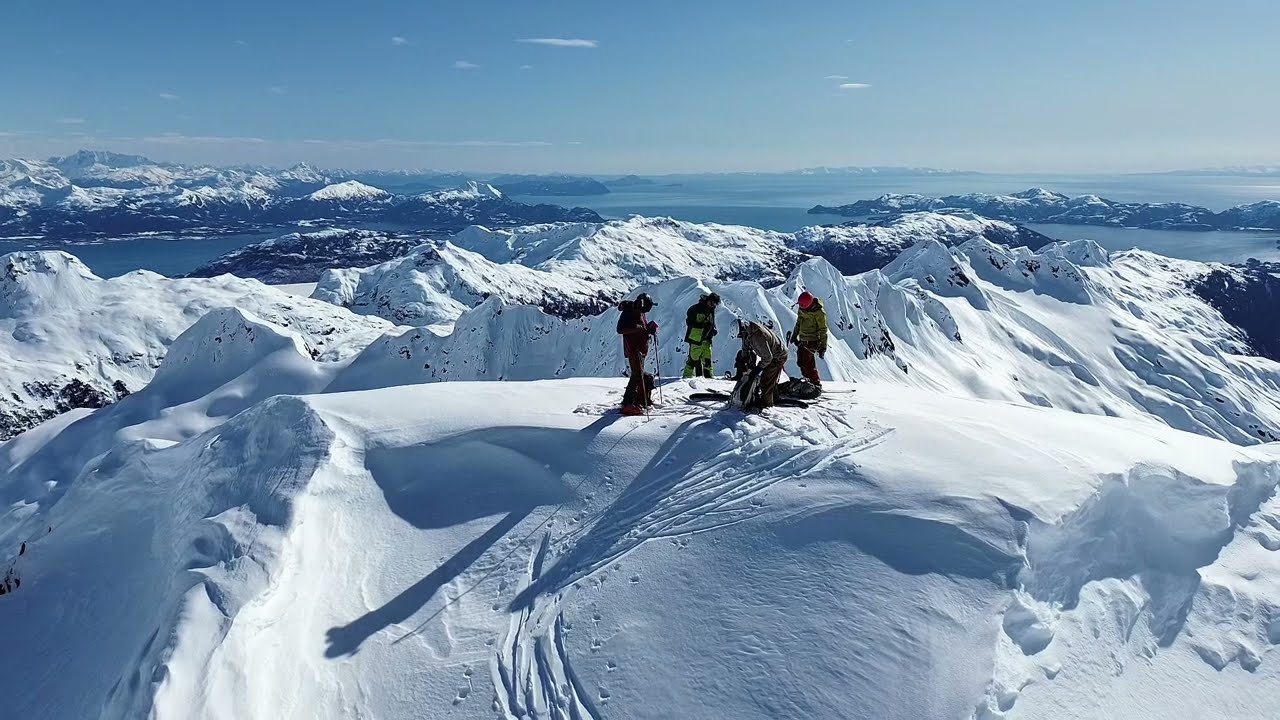 Backcountry skiing and glacier camping in Alaska - Thompson Pass