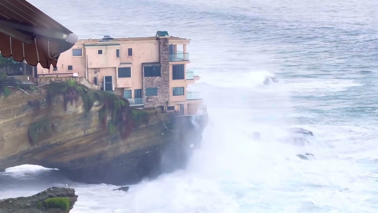 Freakishly large wave hits house in Laguna Beach, CA
