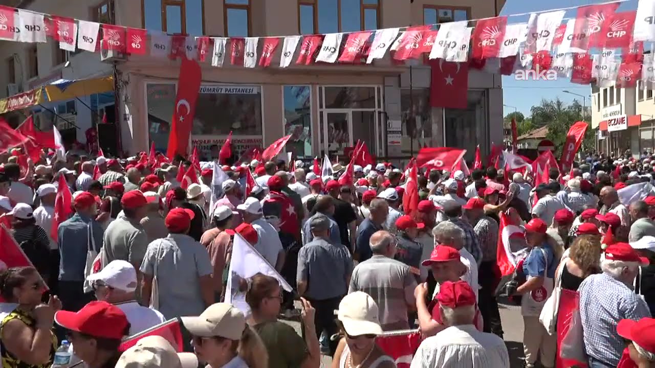 CHP Genel Başkanı Özgür Özel, Divriği İlçe Başkanlığı'nda