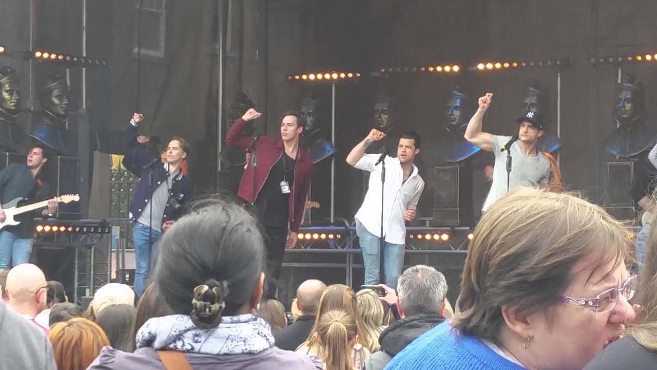 Jersey Boys - Who Loves You (Olivier Awards Soundcheck 03/04/16)