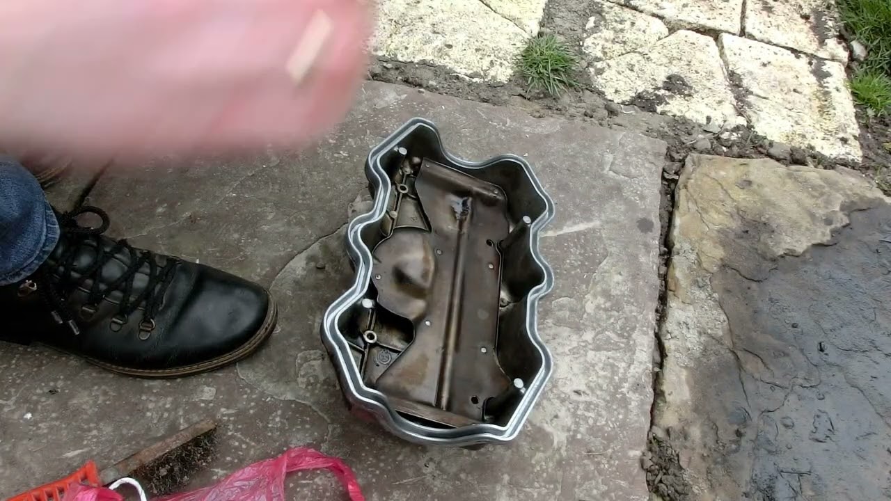 Тече масло з клапанної кришки